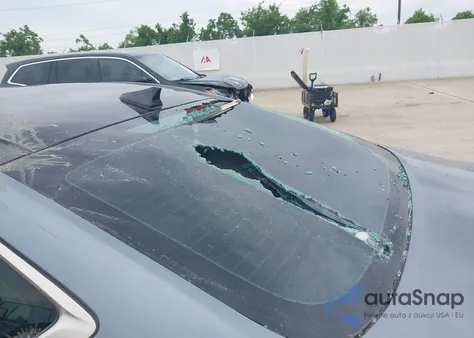 2015 Hyundai Genesis 3.8 z USA, uszkodzony, nr VIN KMHGN4JE4FU065531